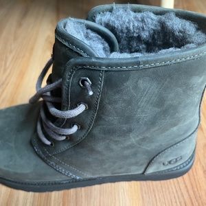 Men’s Ugg new without tags size 10  boots